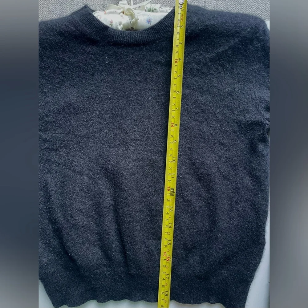 aritzia Black Cashmere Sweater classic small - Picture 8 of 10